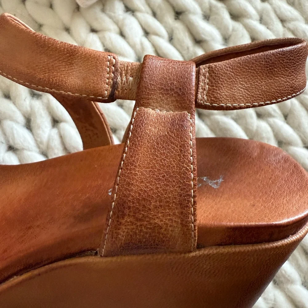 Women's Antelope Brown/Caramel Platform Sandals. Size 39.